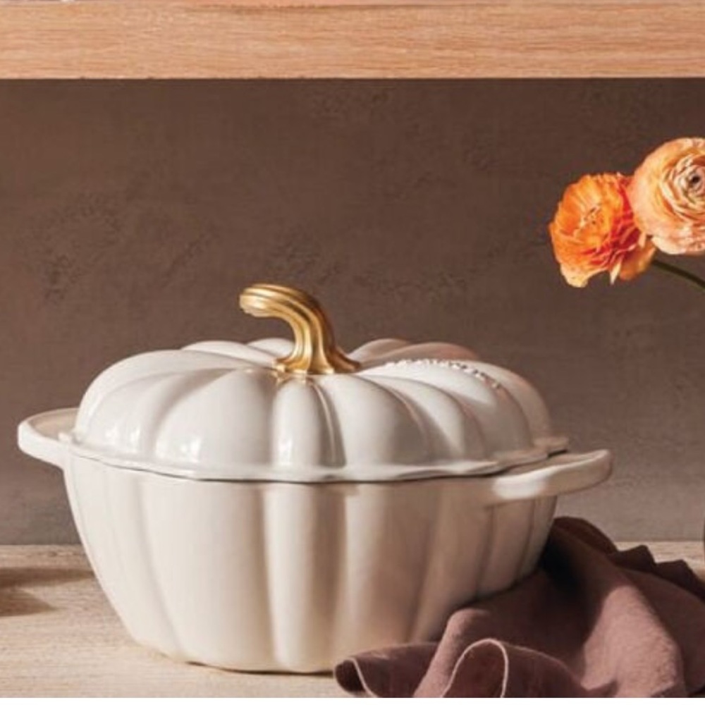 NEW Le Creuset 4 quart Signature Cocotte
